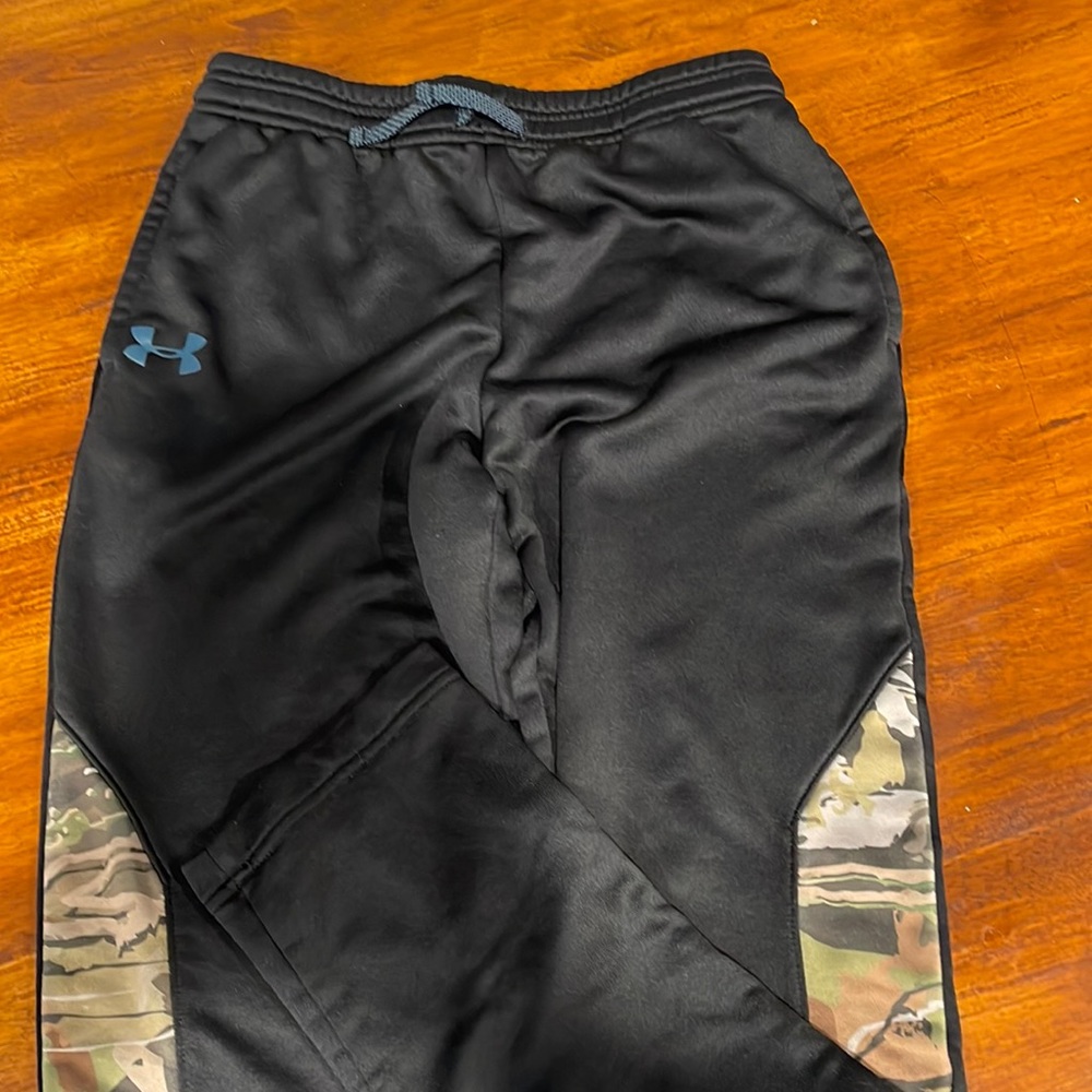 Under Armour black sweatpants
